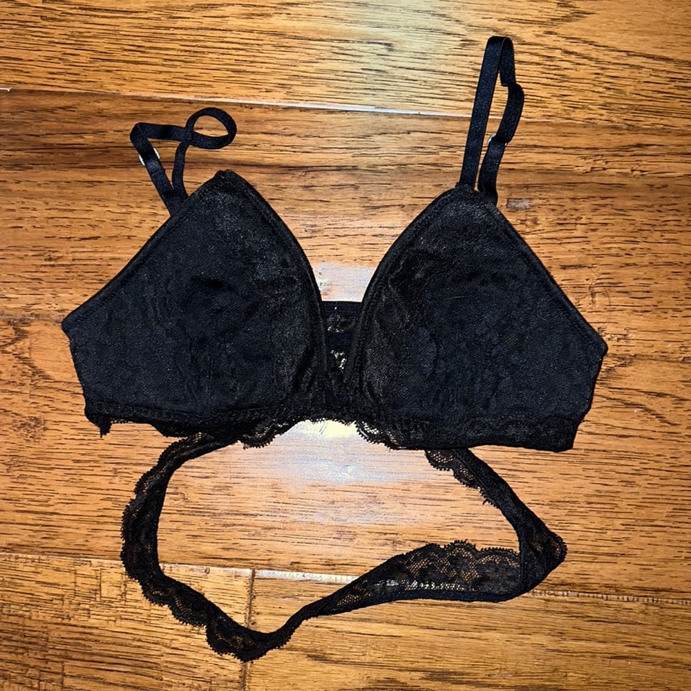Gilly Hicks black lace bralette